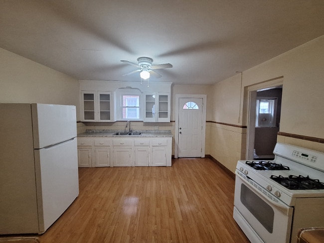 Building Photo - 321 Oak Hill Ave Rental