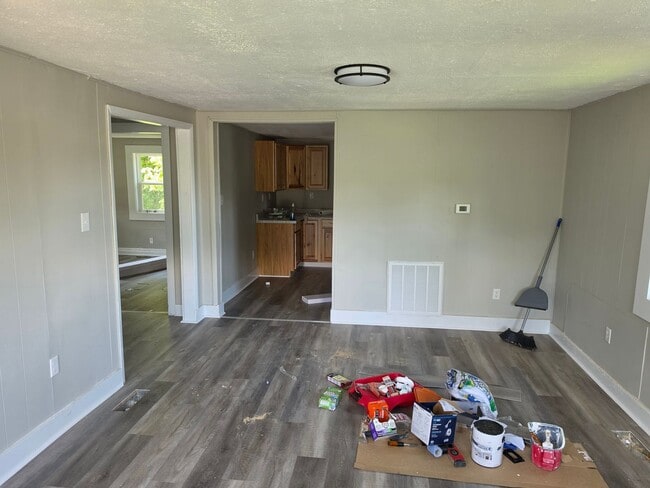 Photo - 1752 Granby Rd