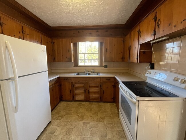 Photo - 270 Crescent Ln