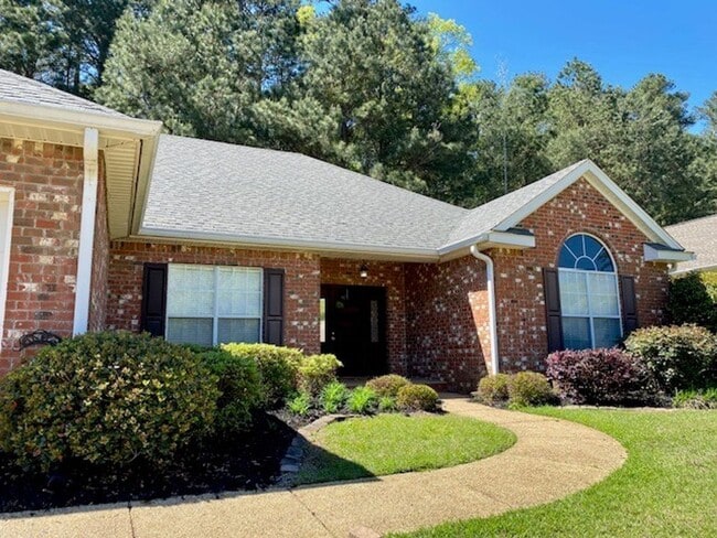 Photo - 627 Hampshire Dr