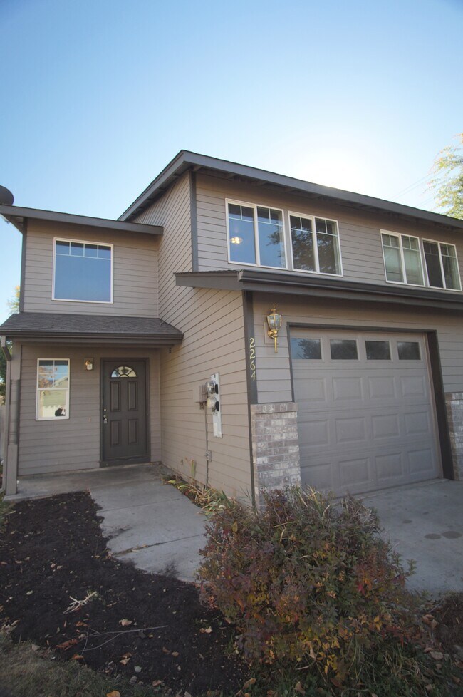 Photo - 2264 Southwest Reindeer Avenue