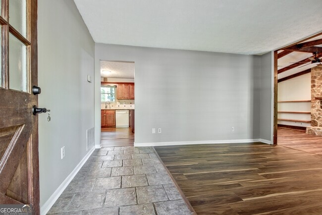 Photo - 11 Logwood Ln