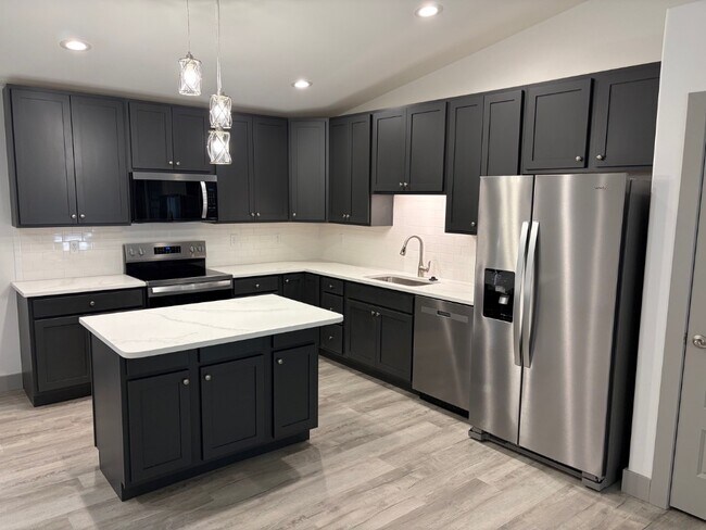 Photo - 1160 Marathon Dr