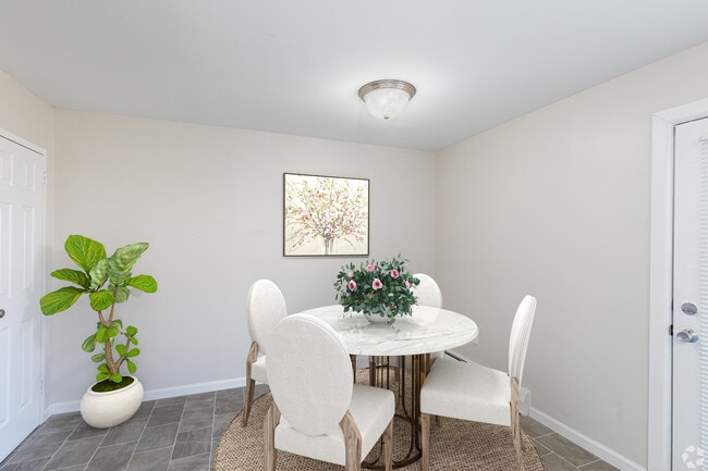 3BD, 1BA Townhouse (1026sqft) - Dining Room