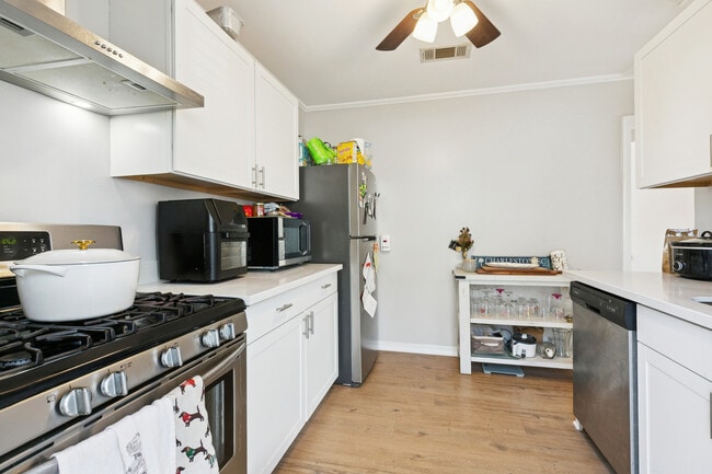 Photo - 453 Aurora Ave