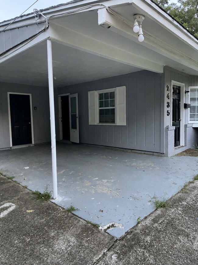2435 Thrasher Ave