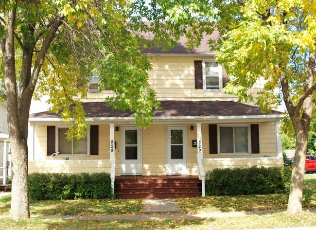 Building Photo - 824 Menomonie St Rental