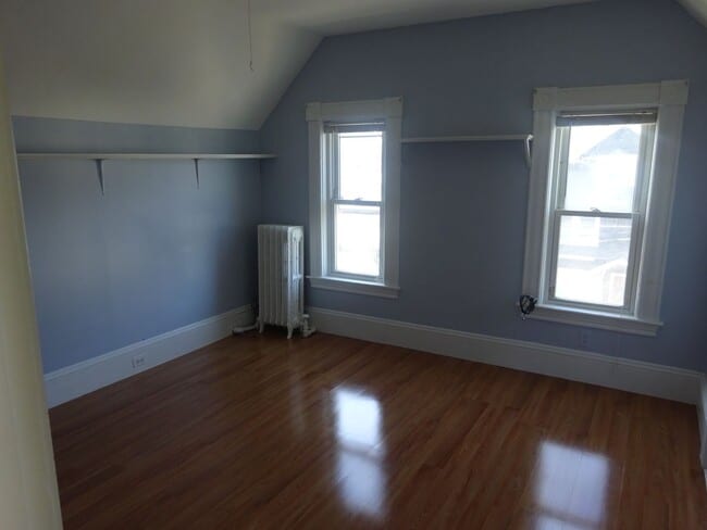 Photo - Pes Friendly, Large Unit, Laundry on a Site, Parking for Rent
