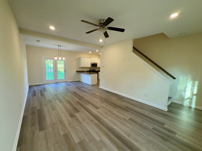 Photo - 613 Pershing Dr