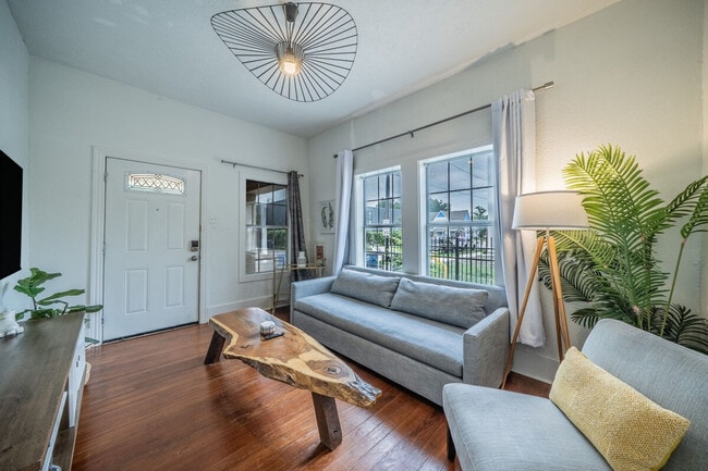 Photo - 441 W 9th St Unit SI ID1575034P