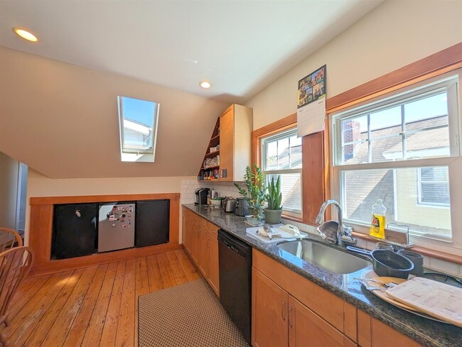 Building Photo - 48 Orchard St Unit 3