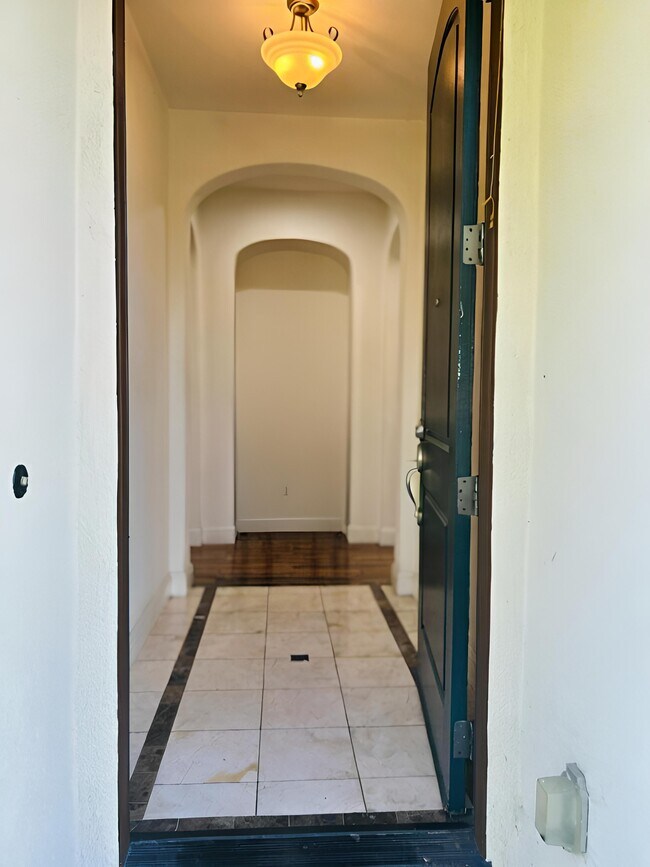 Photo - 3107 Browntail Way