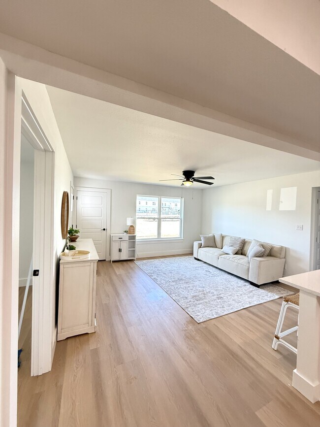 Photo - 1120 W Cato Springs Rd