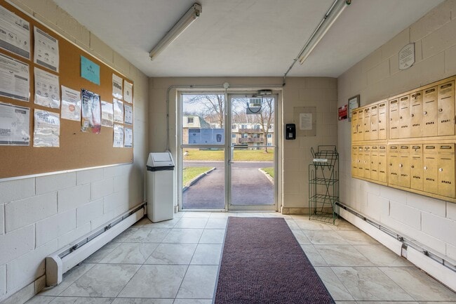 Photo - Thompson Manor