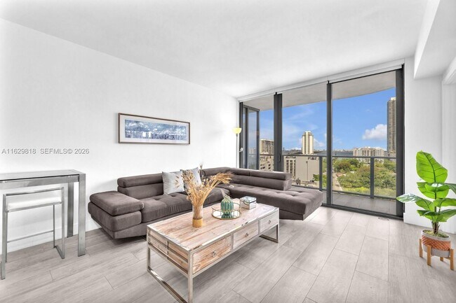 Photo - 121 NE 34th St Unidad 905