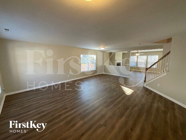 Photo - 204 Hillview Dr
