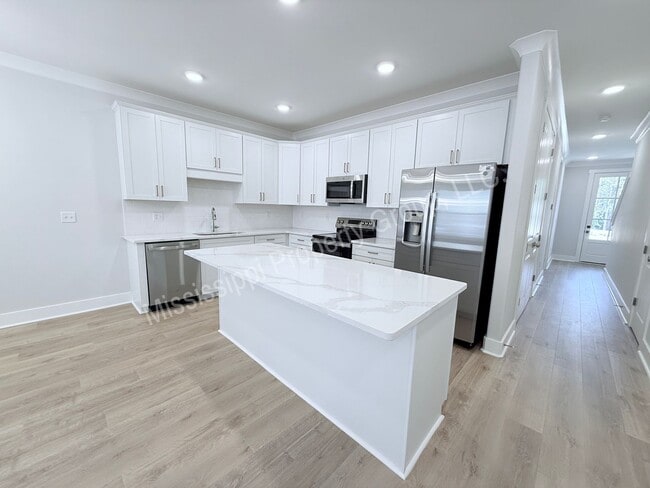 684 Miramar Ln