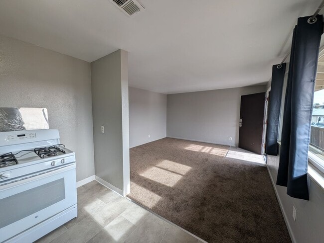 Photo - 1588 Lansing St