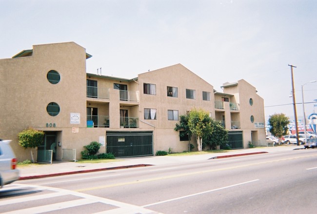 808 W Anaheim St - 808 W Anaheim St Apartamentos