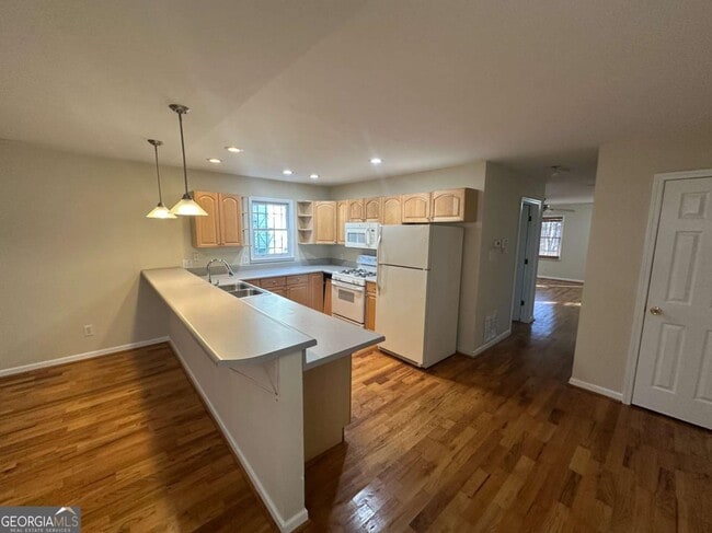 Photo - 685 Garibaldi St SW