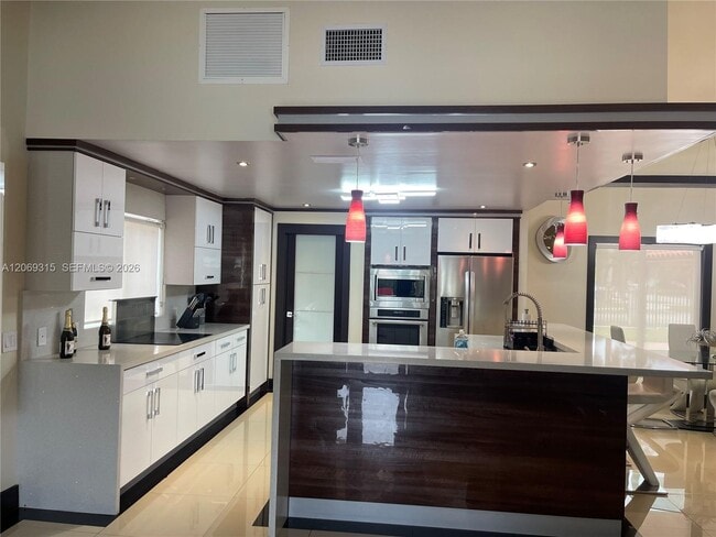 Building Photo - 6790 SW 105th Ave