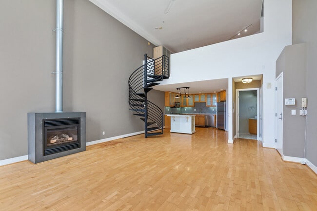 Building Photo - 125 Gilbert St Unit 15