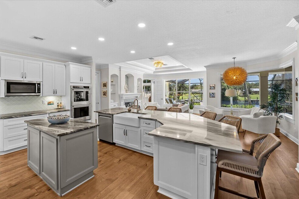 851 SW Pine Tree Ln