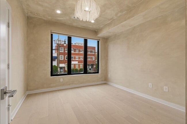 Photo - 531 Kennedy St NW