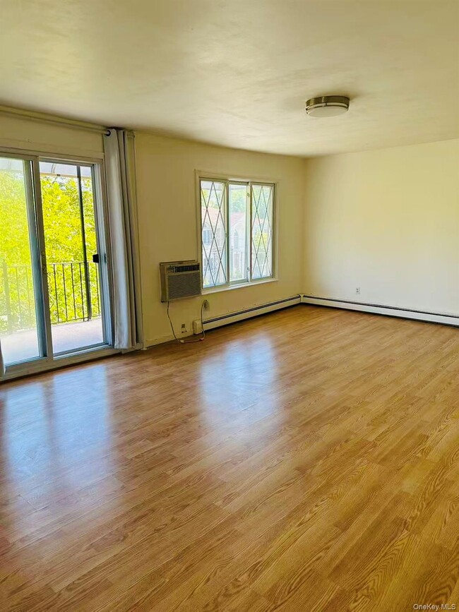 Building Photo - 33-24 255th St Unit 3rd Floor Rental