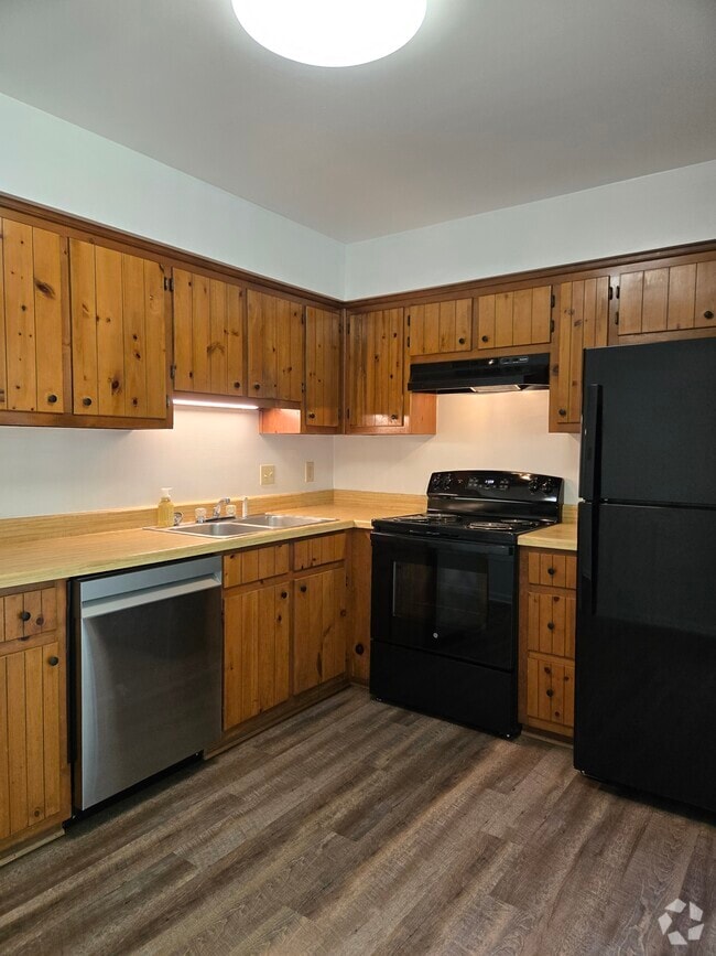 New Appliances, Quiet dishwasher and Ice maker - 2024 Elmhurst Ln Rental