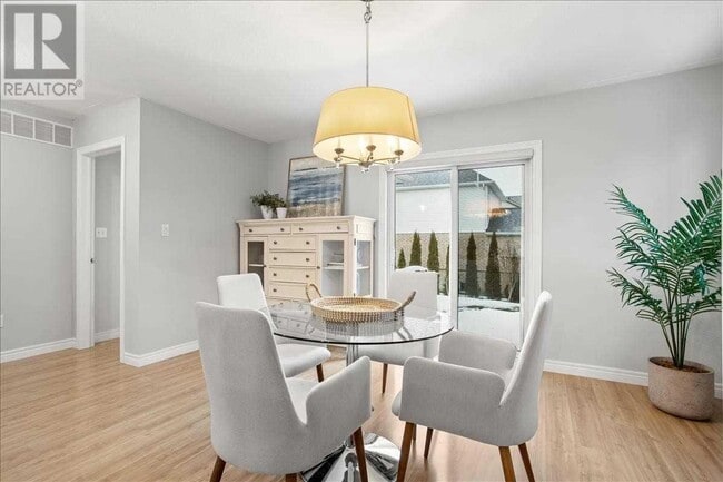 Photo - 63 Georgian Meadows Dr Unité Main Level Legal