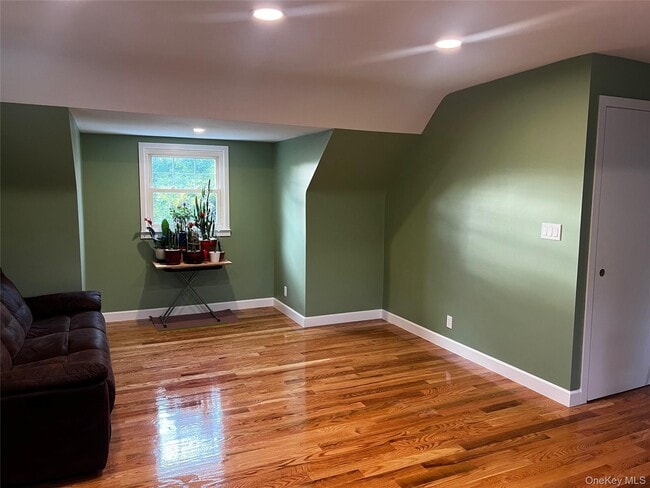 Photo - 307 Emerson Pl