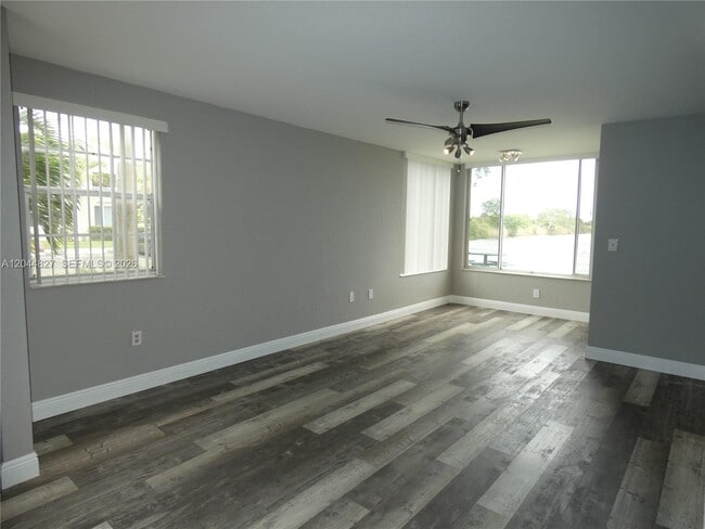 Photo - 2831 N Oakland Forest Dr Unidad 101