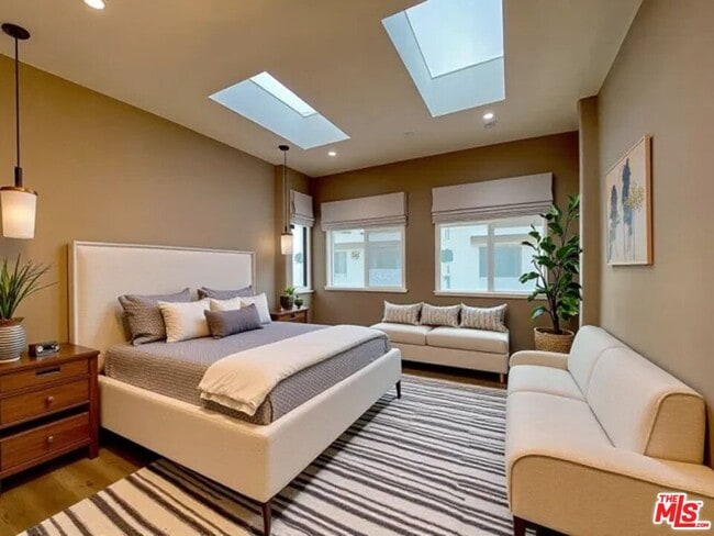 Building Photo - 1217 N Virgil Ave Unit 7