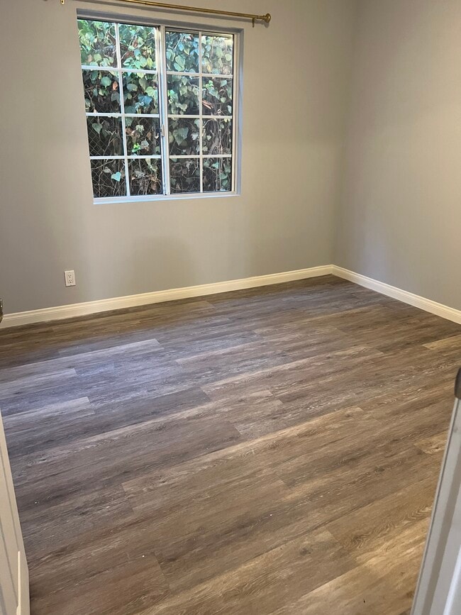 Dormitorio - 6006 Donna Ave