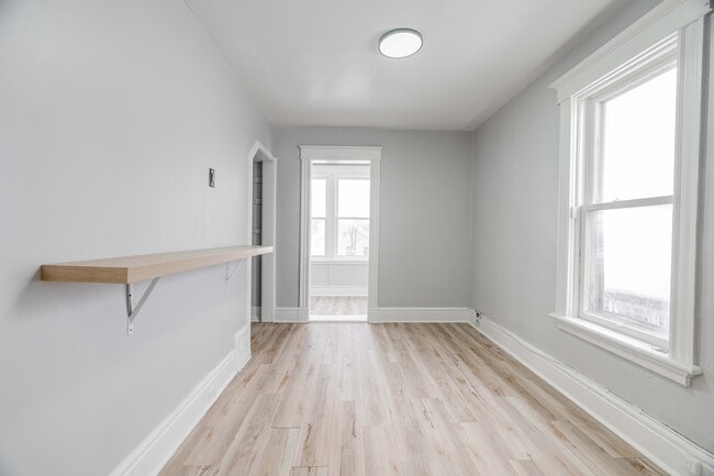 Photo - 32 Mackay Av Unit 2