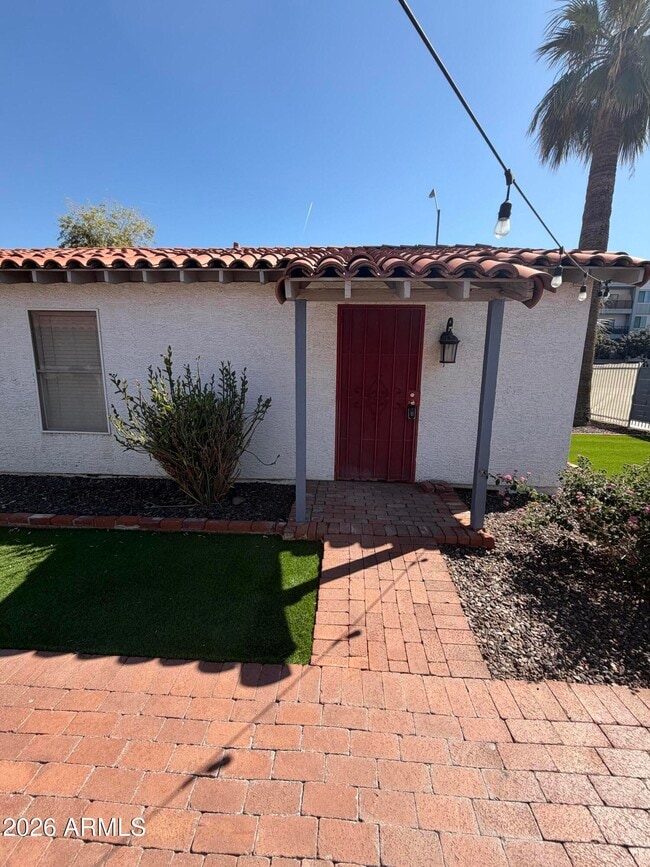 Building Photo - 706 W Taylor St Unit 1