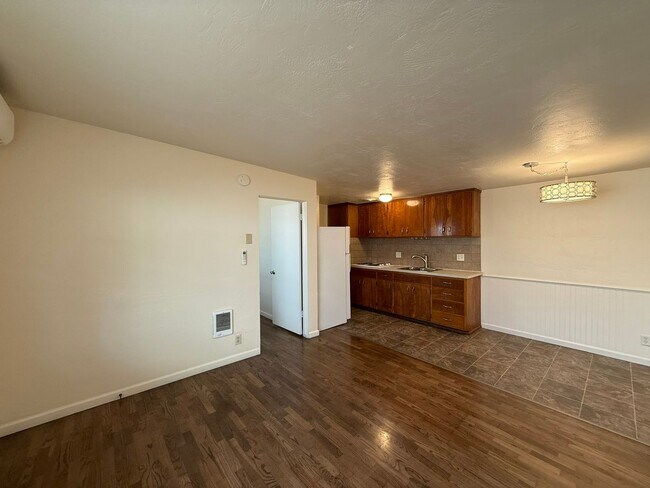 Photo - 2950 Willamette St Unidad 7