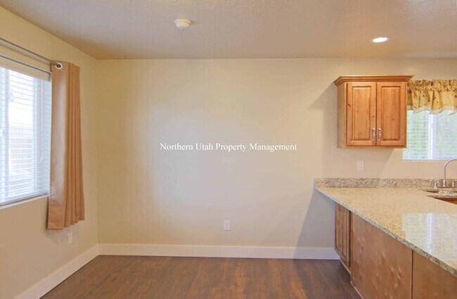 Photo - Newer 2 Bed 1 Bath HVAC Unidad 1