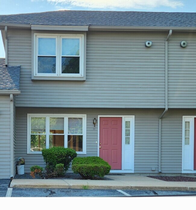 Photo - 1143 Main Ave
