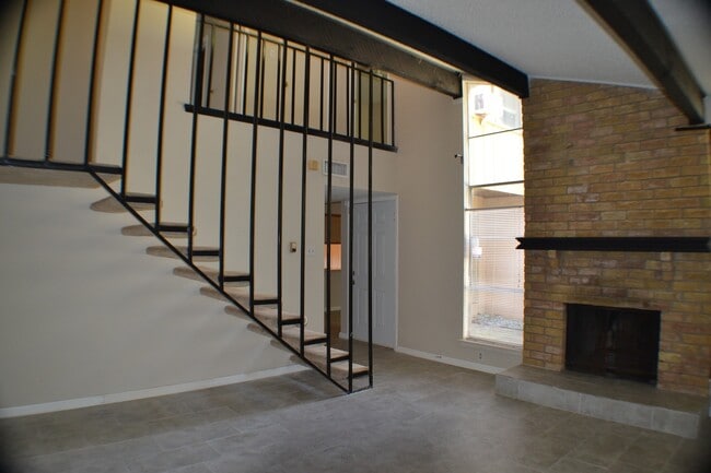 Photo - Townhouse for Lease in Dallas