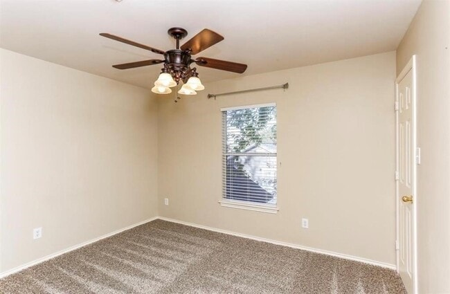 Photo - 730 Redwing Pl Dr