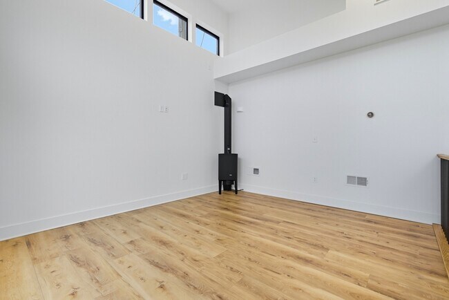 Photo - 3531 Claremont St