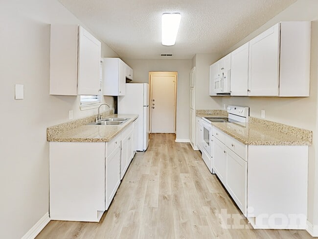 Photo - 7421 Ridge Rd W