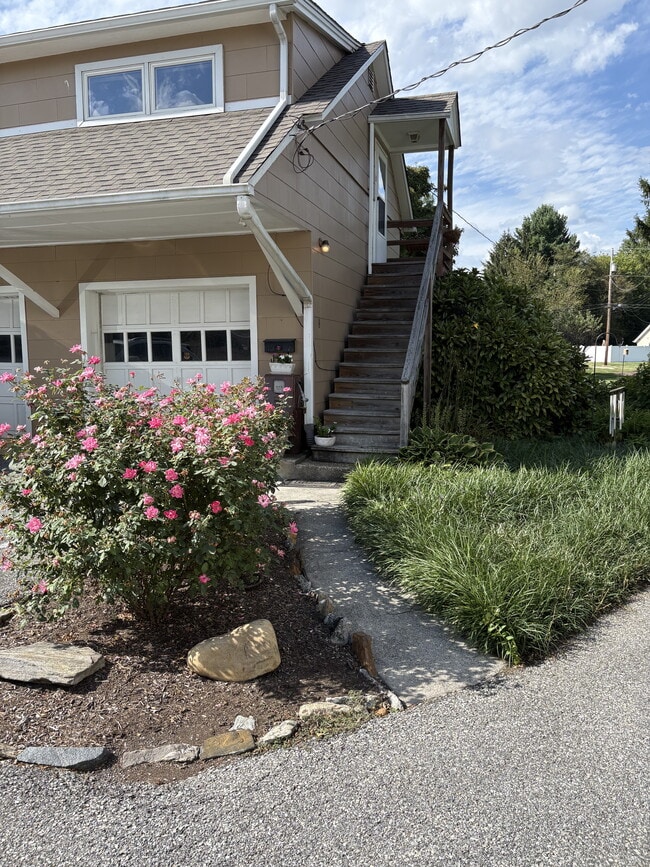 Apartment is on the second floor - 18 Wordsworth Dr Unit 1