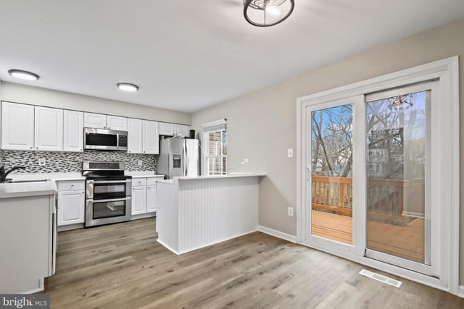 Photo - 328 Moseby Ct