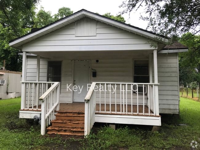 Building Photo - 1005 Stracener St Rental