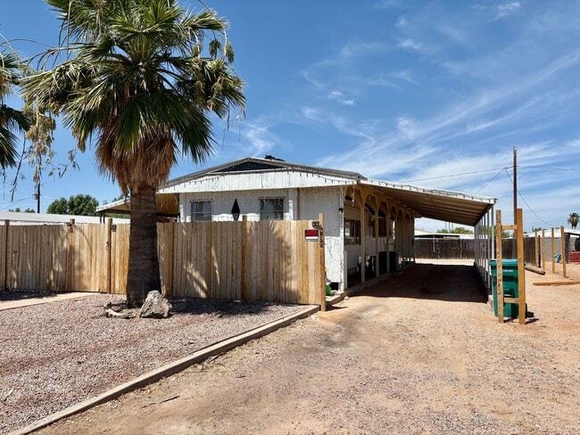 Building Photo - Great Deal on Quiet Mesa Home!