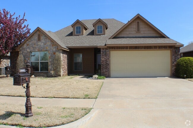 Building Photo - Bixby home available now!