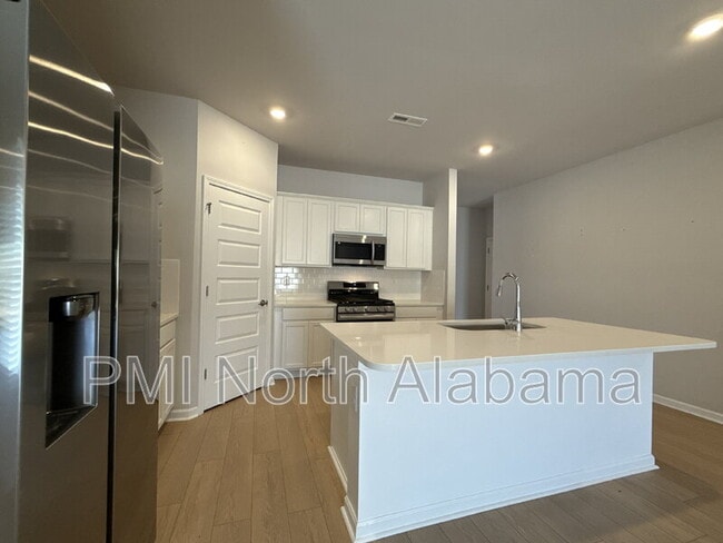 Photo - 280 Shangrila Wy